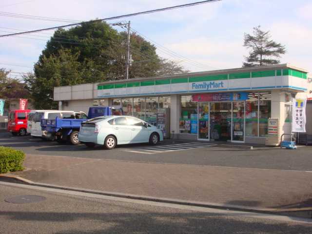 セラヴィ ファミリーマートあきる野草花店まで750ｍ