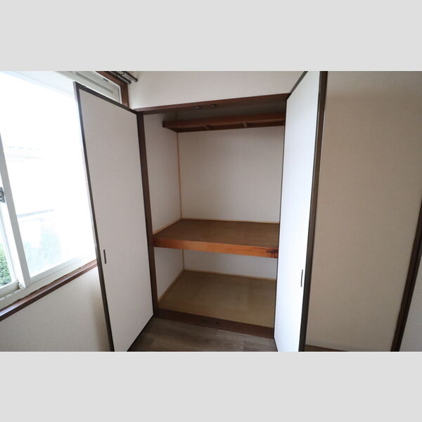 ファーストヴューラ十一番館205号室 物入