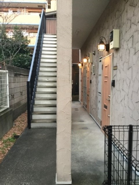 フェリーチェ生麦イースト0102号室 1階共用部・共用階段　※現況優先