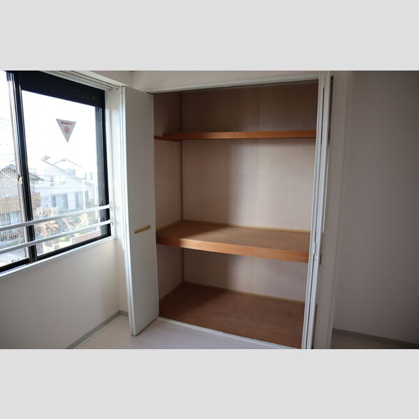 グリーンパークマルオカ307号室 北側洋室収納