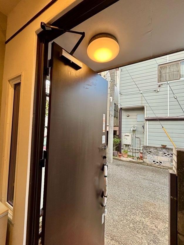 ドローイングハウス新座栄 新設のドアで断熱防音効果アップ