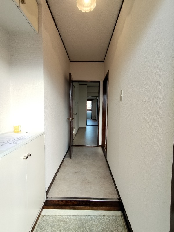 ルミエール岡村4階 玄関