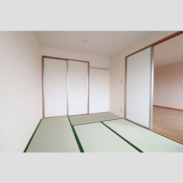 ヴェルドミール　弐番館202号室 和室　6帖