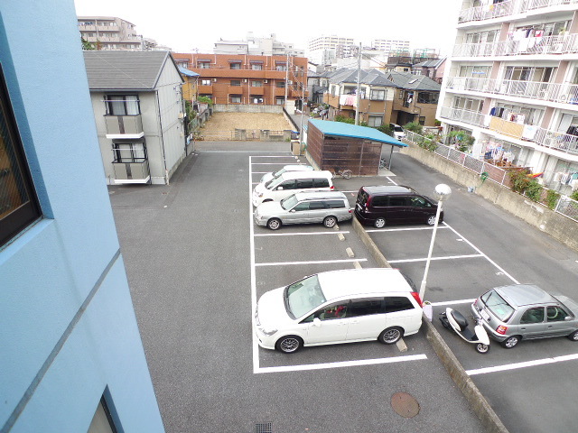 ディモ　フィリス 駐車場