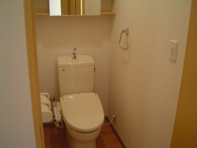 グランベル・ハウスⅠ シャワー付きトイレ