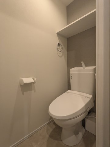 ラグゼフラット東六郷0105号室 トイレ