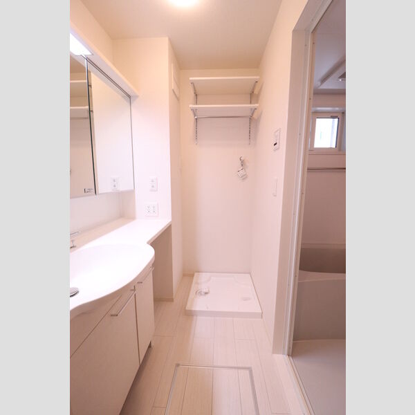 プレミール西千葉202号室 質な洗濯機置き場