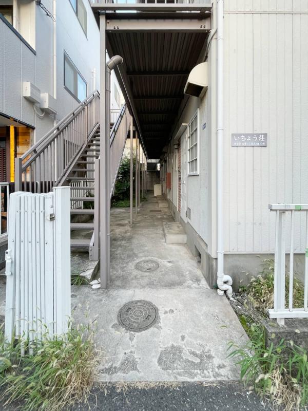 いちょう荘2階 エントランス