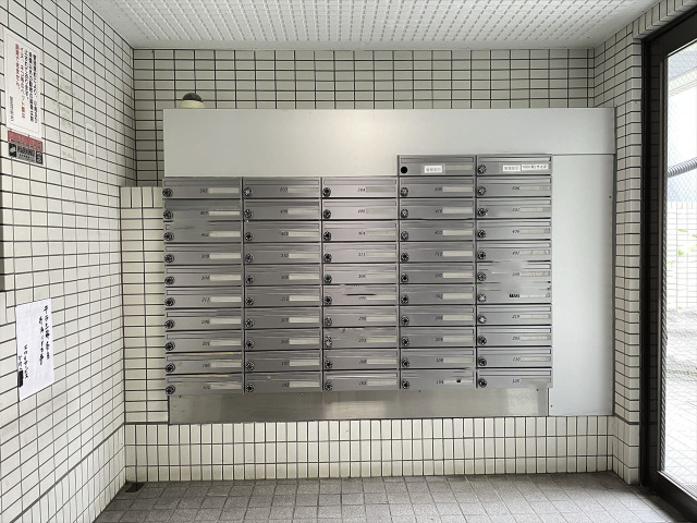 スカイコート横浜山手306号室 メールボックス