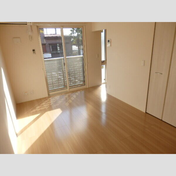 アイエム中川102号室 洋室