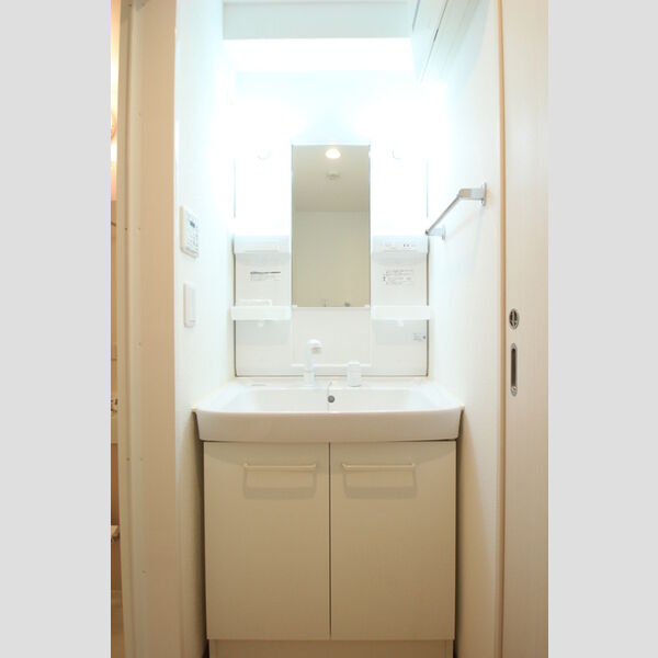 エム ドマーニ 403号室　洗面台