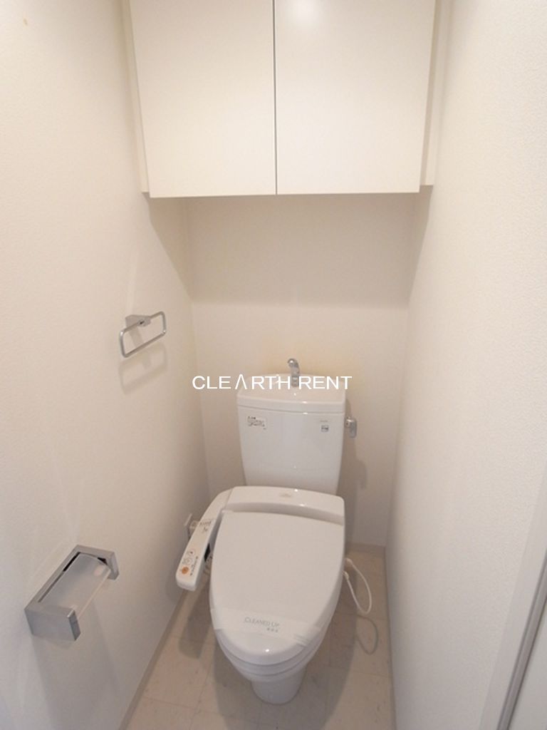 コンシェリア・デュー代々木公園8階 吊戸棚・ウォシュレット付きトイレ