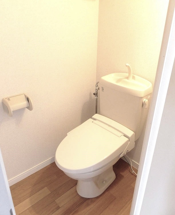 レオパレスルーチェ103号室 温水洗浄便座付き