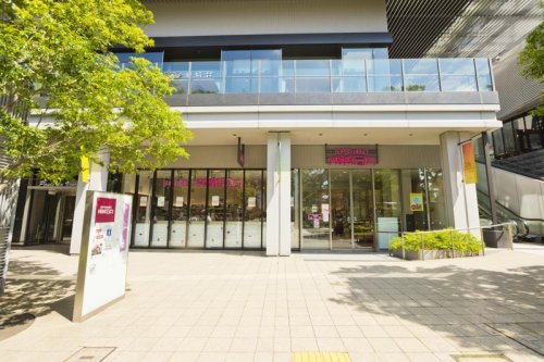 ニューシティハイツ飯田橋 【スーパー】成城石井 飯田橋サクラテラス店まで606ｍ