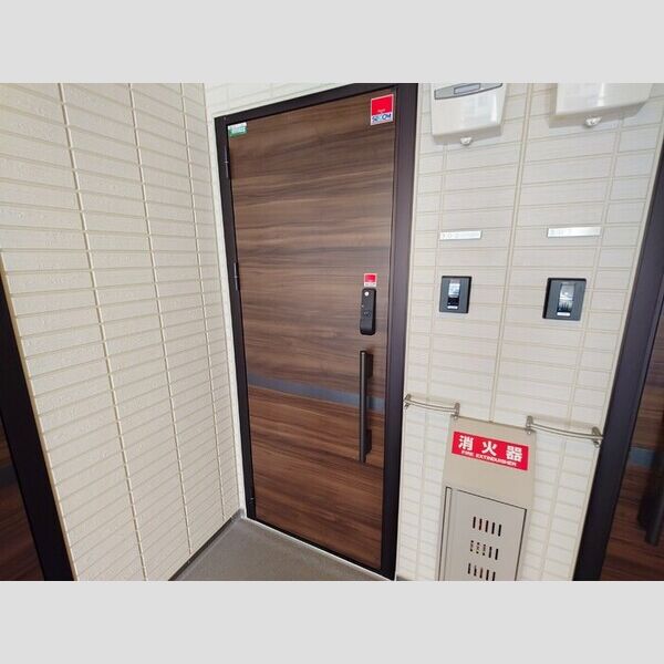 Auspicious　House302号室 玄関表