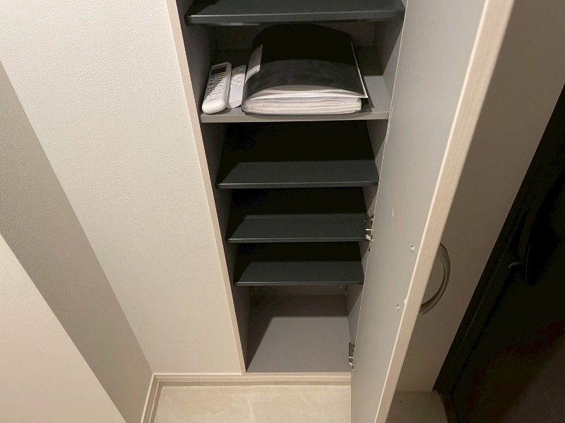 CREALpremier目黒地下1階 下足入れ