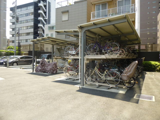 浦和パークハウス1205号室 駐輪場2015/6撮影