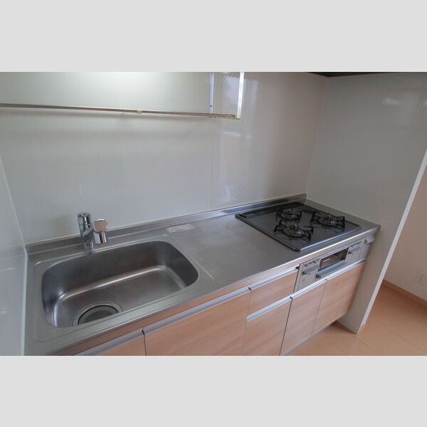 フィオーレ六月 キッチンはガス3口グリル付き♪