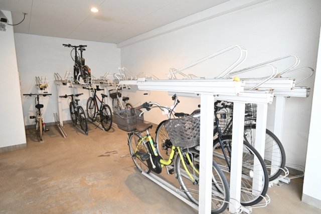 エスコートノヴェル用賀2階 駐輪場