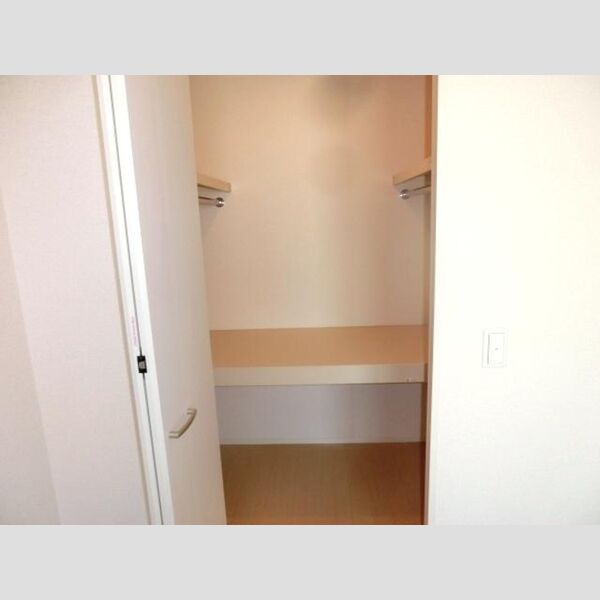 レムロード・M106号室 ウォークインクローゼット