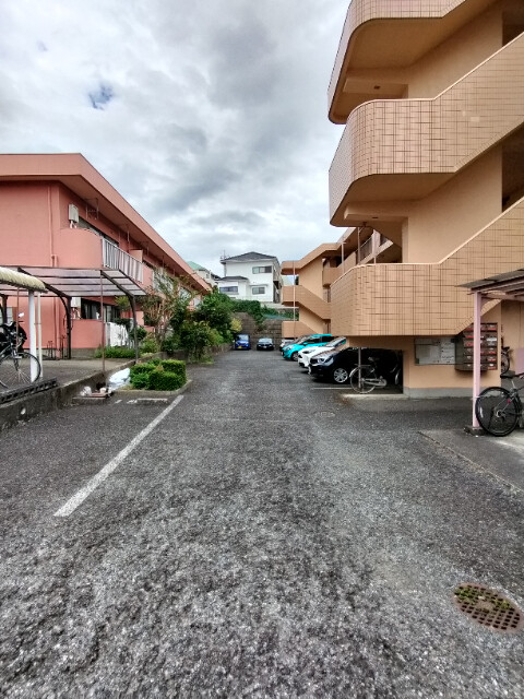 グランドール国分寺 駐車場