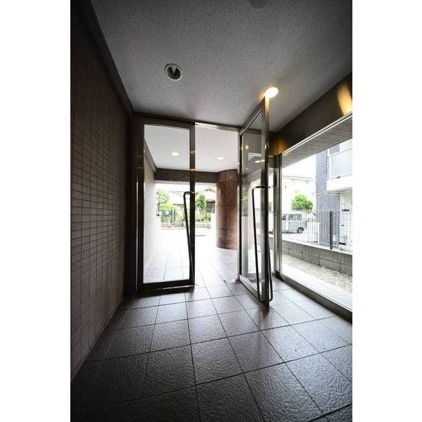 グラッドヒルズ明大前 エントランス