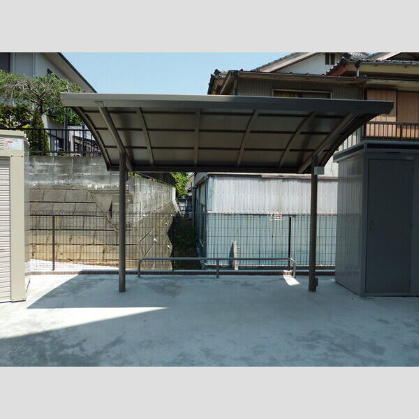 ルミエールE 駐輪場