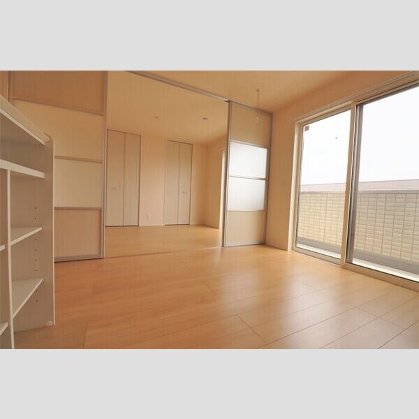 ルーデンス湘南Ⅱ リビングから洋室6.1帖方向