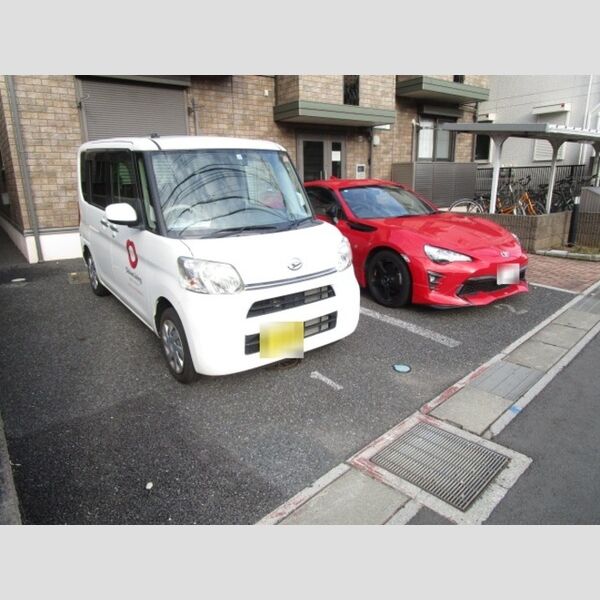 シャルマン南八幡 駐車場
