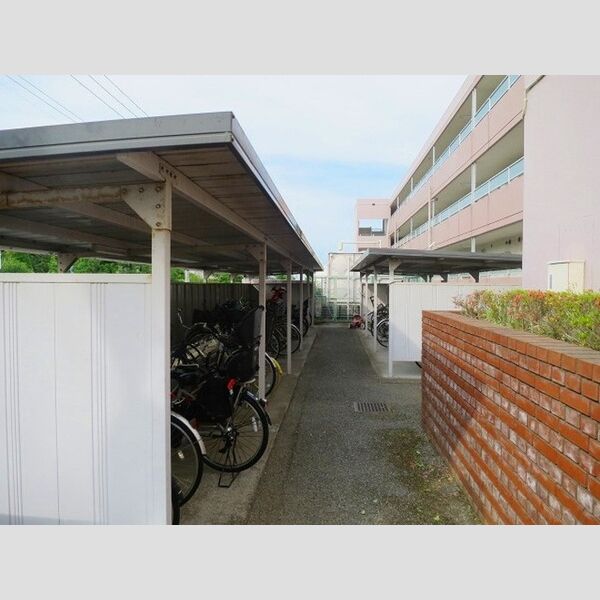 松丸第二コーポラス 駐輪場