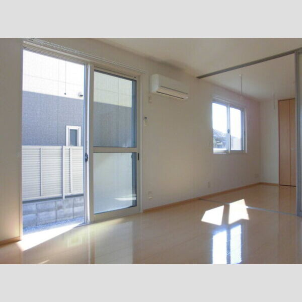 ウェルス101号室 DK/洋室