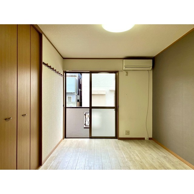 ヴィラクール 洋室