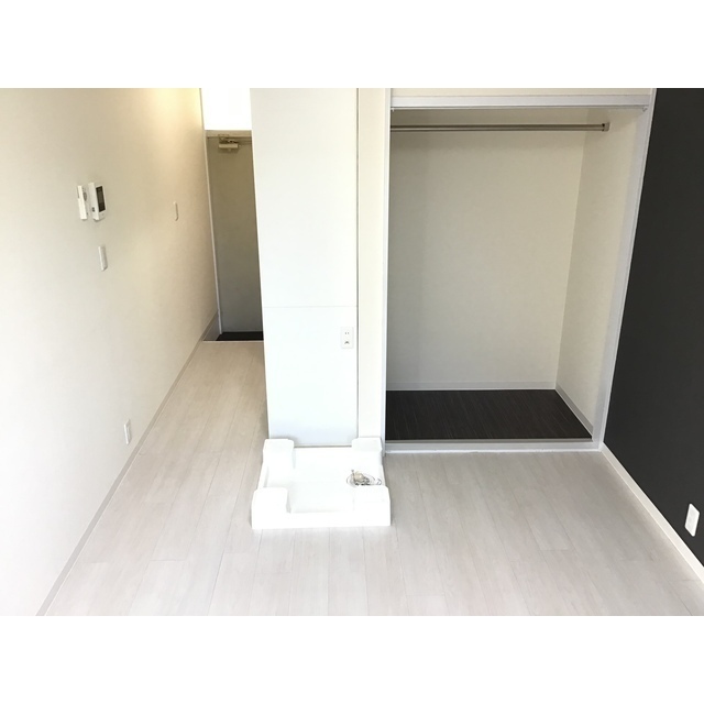 スリーパインズ103号室 リビング