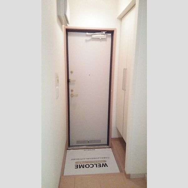 ヴェルデ都町106号室 玄関