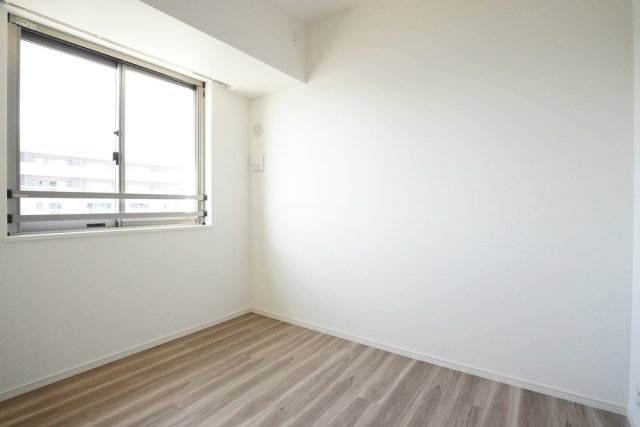 ＨＡＲＵＭＩ　ＦＬＡＧ　ＰＡＲＫ　ＶＩＬＬＡＧＥ　Ｂ棟16階 洋室2