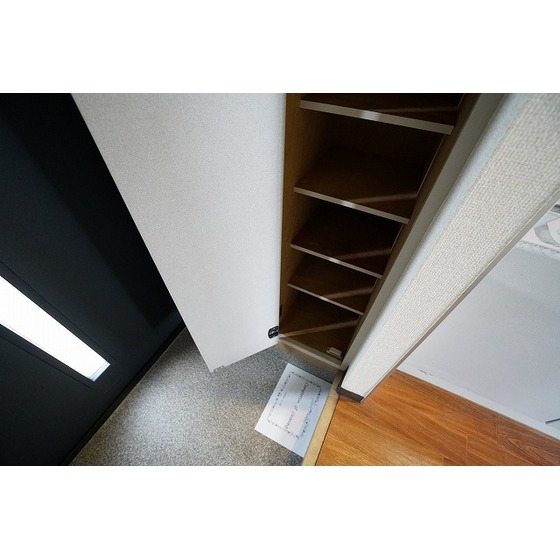 Ｙ’Ｓ　ＨＯＵＳＥ0102号室 下駄箱