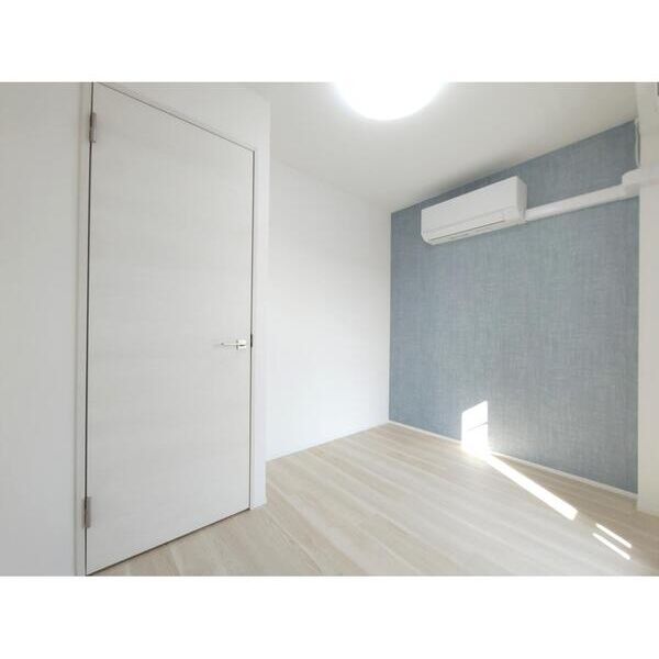 ブルーライトヨコハマ502号室 リビング