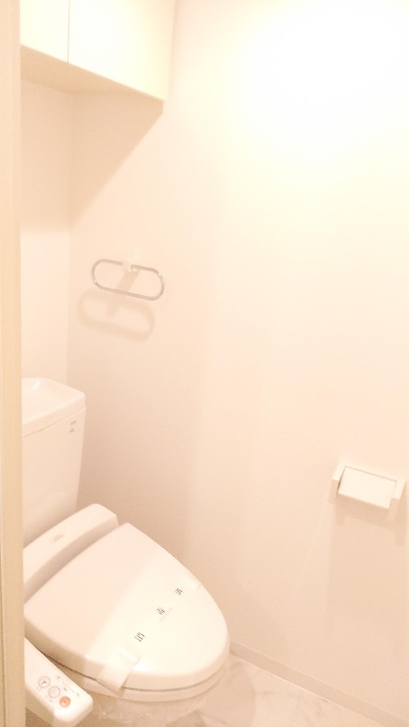 プライムアーバン中野上高田304号室 ※同タイプ303号室（間取り反転）撮影