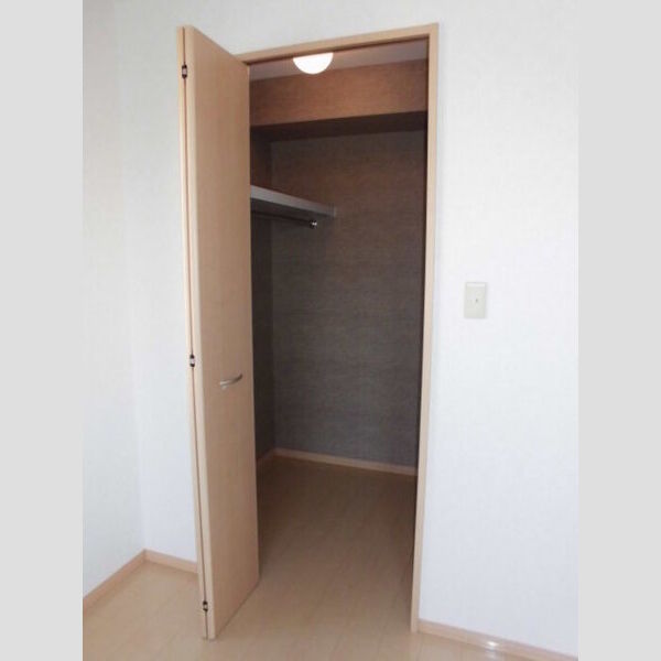 ウエストハウス202号室 ウォークインクローゼット