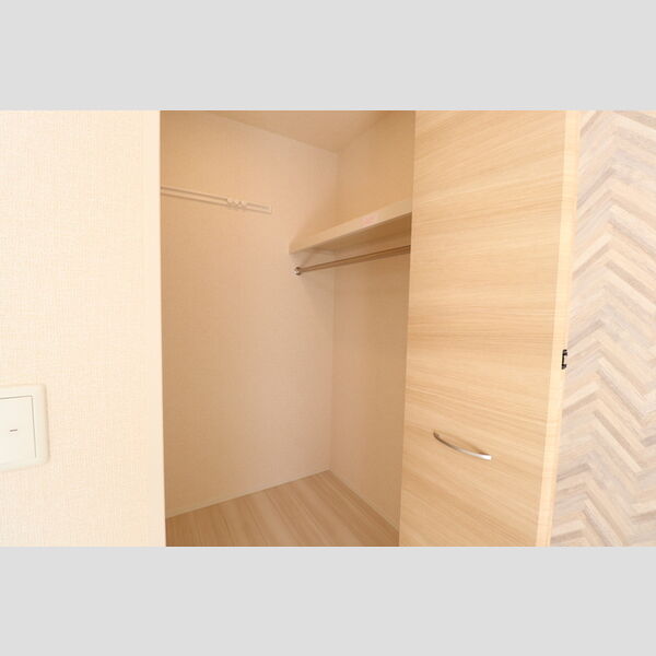 エスペランサ八幡宿302号室 収納