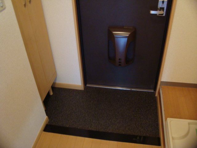 コンフォール・戸手301号室 玄関