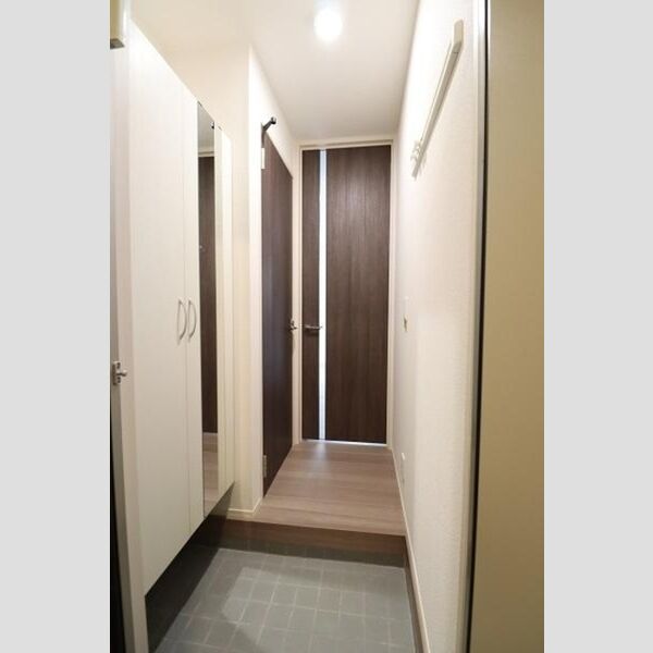 マ・メゾン 玄関に鏡付トールタイプシューズ