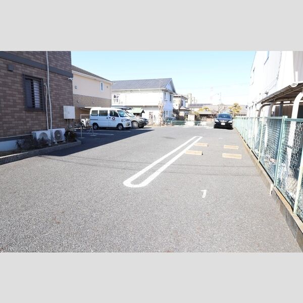 ヴェルドミールSAKAE 駐車場