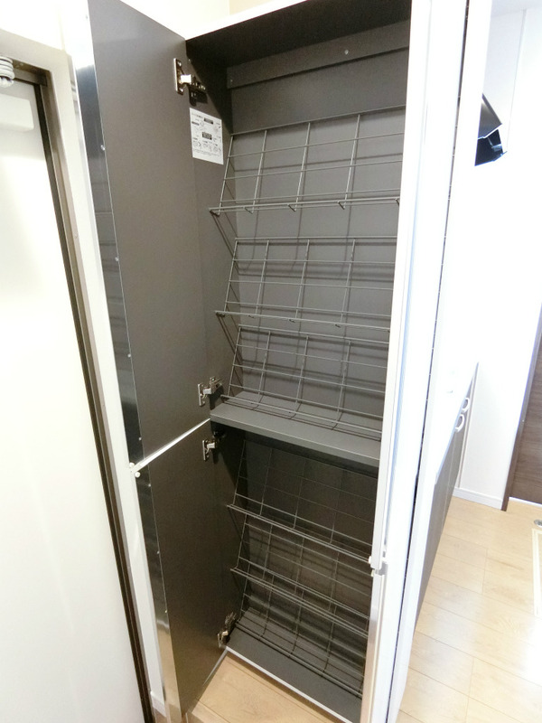 DEN鋼管通1階 収納