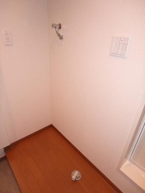 ジュネパレス市川第２４Ｃ2階 室内洗濯機置場