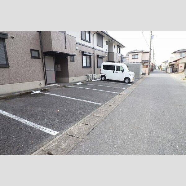 ハイカムール上本郷 駐車場
