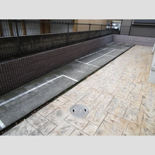 ディアコート M バイク置場