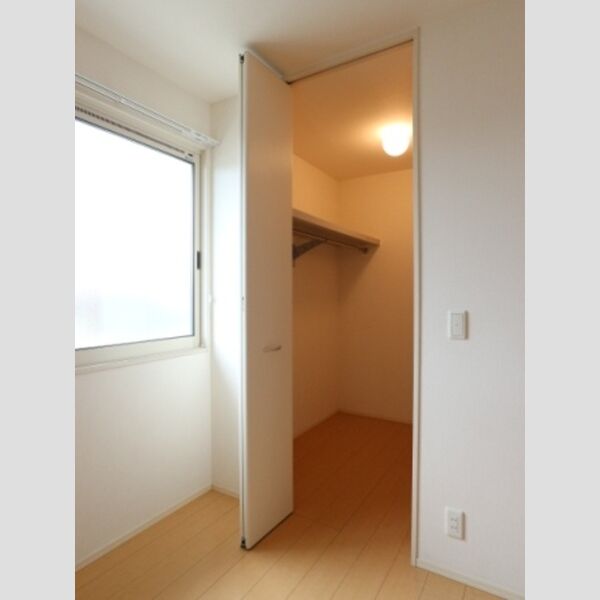 カームベリー　B201号室 洋室6帖　ウォークインクローゼット