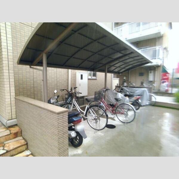 ベルテサクラ 駐輪場