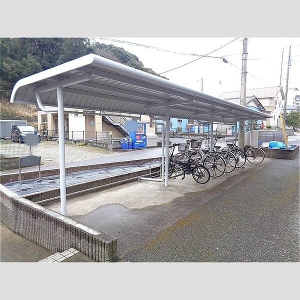 トリニシティ　壱番館301号室 駐輪場